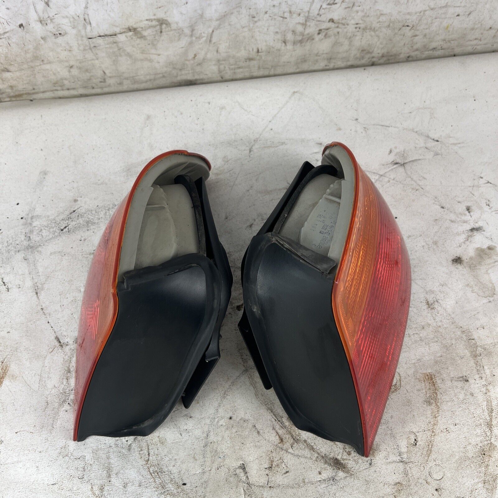 2001-2003 BMW 325CI E46 CONVERTIBLE REAR LEFT & RIGHT TAIL LIGHT LAMP SET OEM