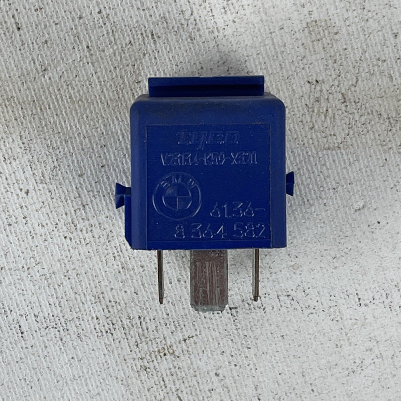 BMW SIEMENS 5-PIN Relay Part V23134-K59-X320 BMW Part 8364582 Blue