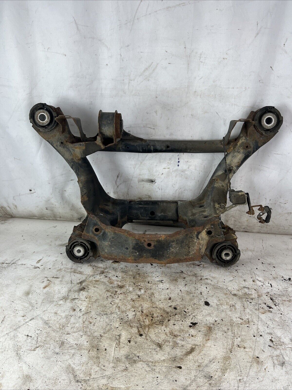 ☑️01-06 BMW E46 325Ci 325i Rear Suspension Axle Differential Subframe Cradle OEM