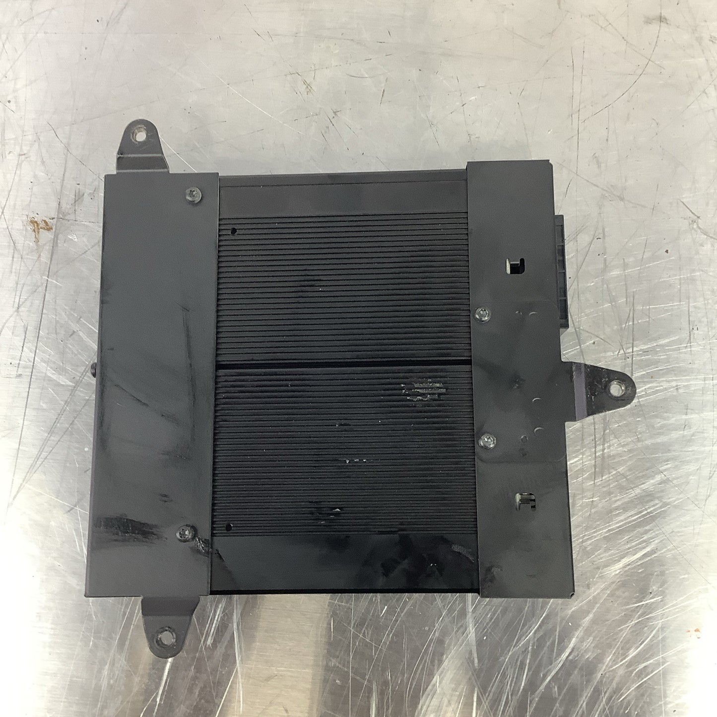 1999-2005 BMW 325i 330i Harman Kardon Amp Amplifier