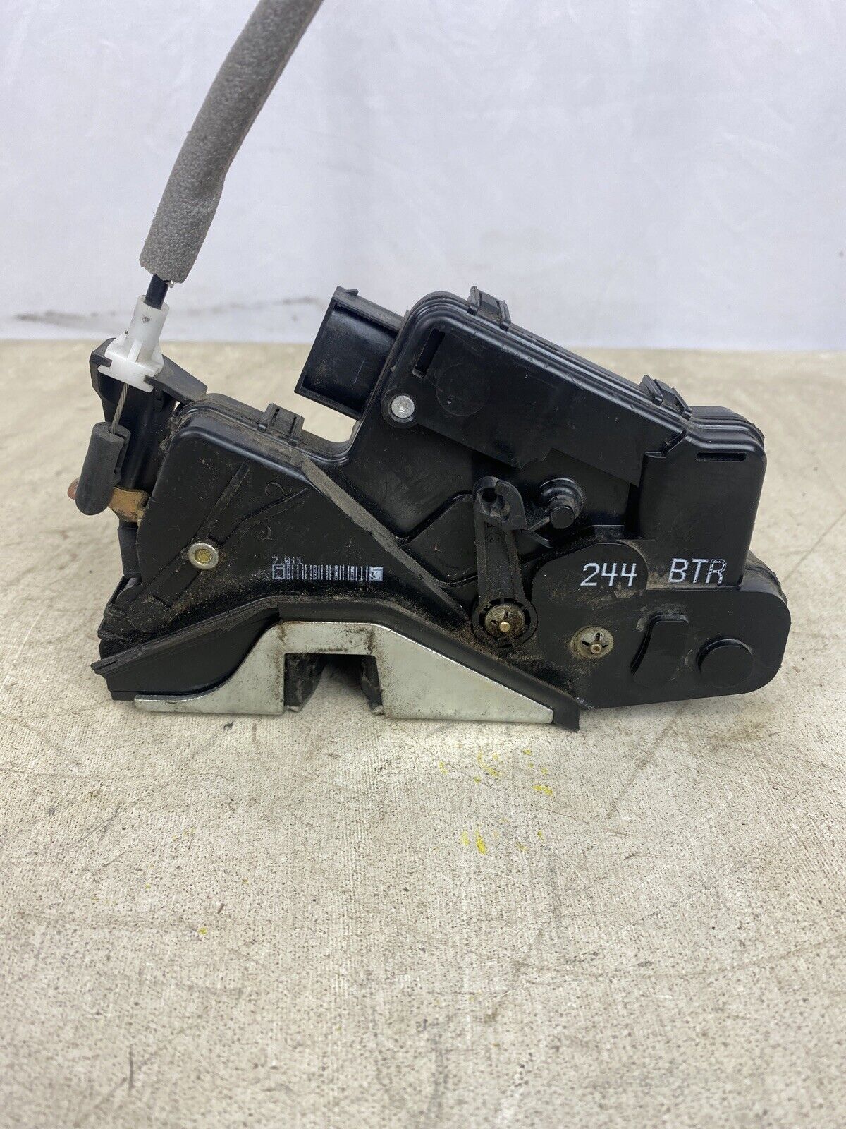 BMW E46 330i 325i SEDAN PASSENGER RIGHT FRONT DOOR LOCK ACTUATOR 7011244 OEM