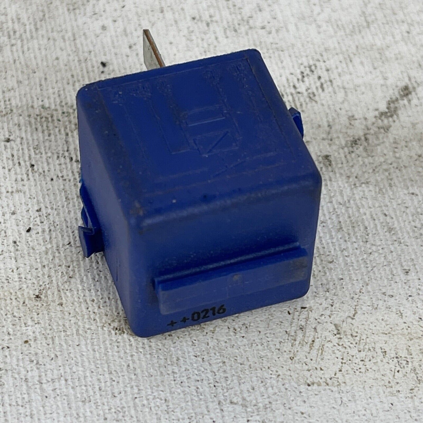 BMW SIEMENS 5-PIN Relay Part V23134-K59-X320 BMW Part 8364582 Blue