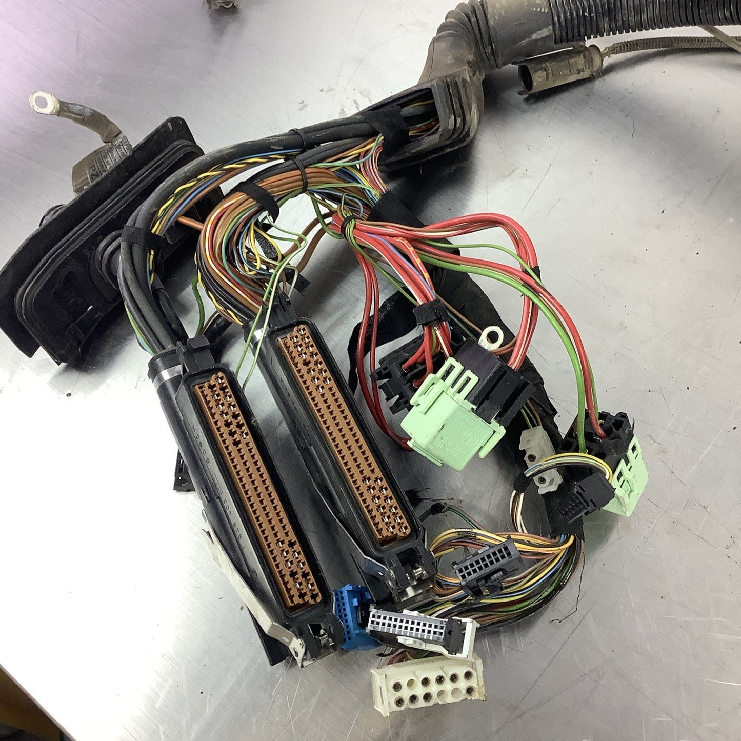 BMW E39 528i OEM Automatic Wiring Harness Injector Rail Plugs 12511436191