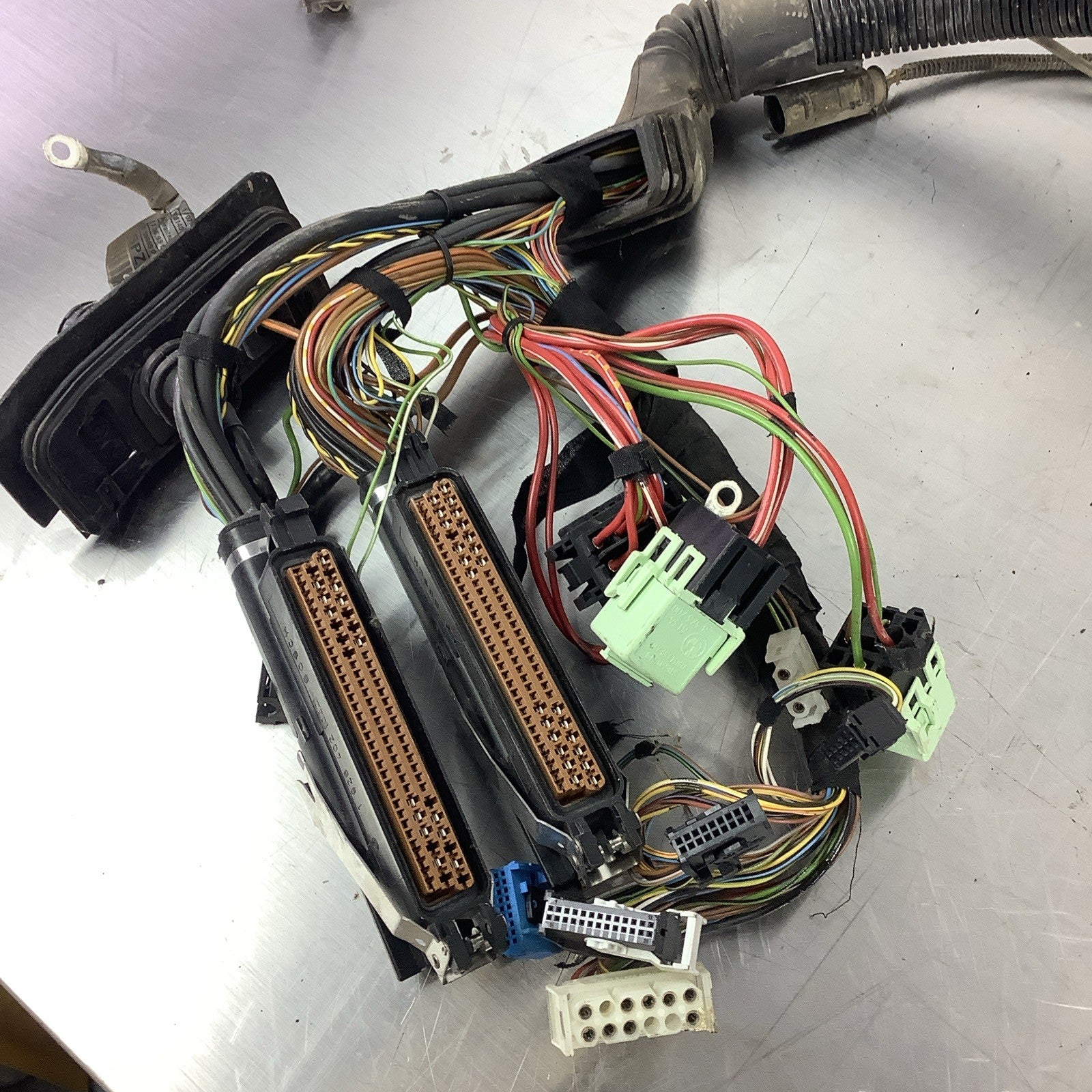 BMW E39 528i OEM Automatic Wiring Harness Injector Rail Plugs 12511436191