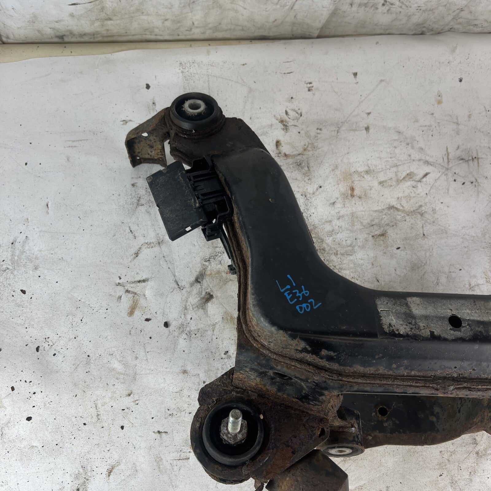 94-99 BMW E36 318 325 328  Rear Differential Subframe Suspension Crossmember #02
