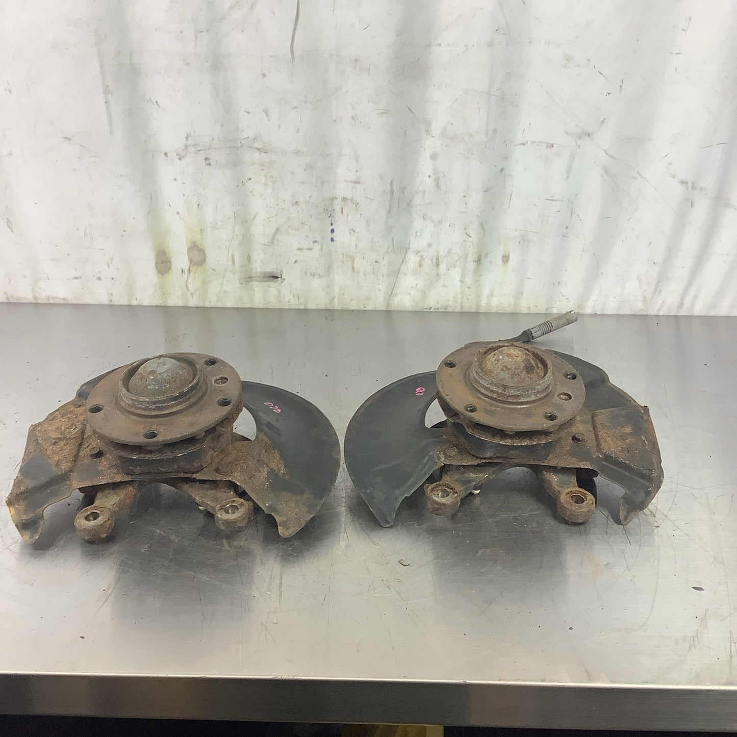 BMW E36 RWD 323 325 328 FRONT PASSENGER & DRIVER WHEEL HUB KNUCKLE SPINDLE #070