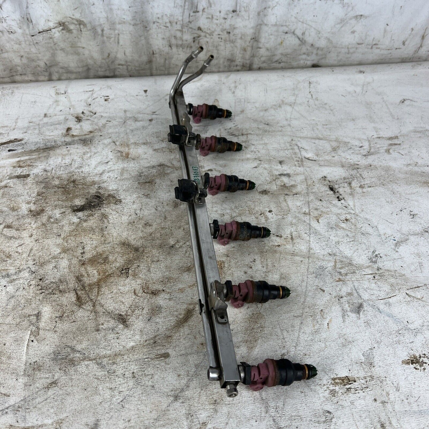 1996-2000 BMW 328I E36 M52 Fuel Injection Injector Rail Assembly OEM