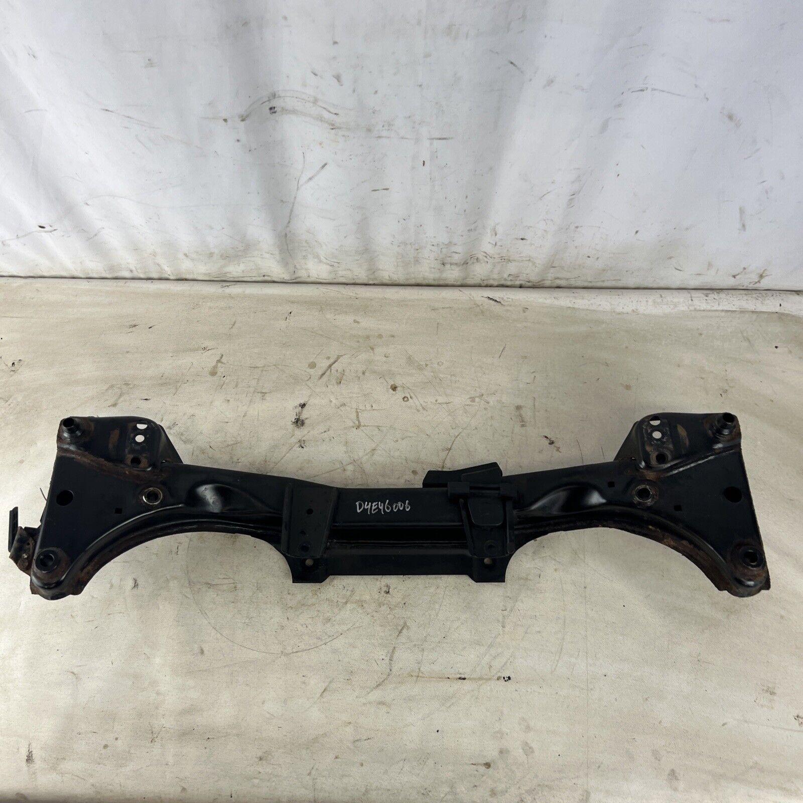 BMW E46 323 325 330 Front Subframe Support Bracket Mounting Cradle OEM