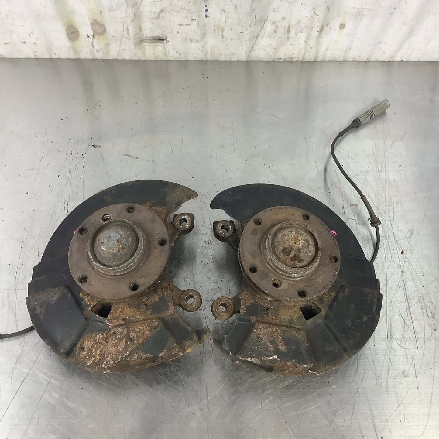 BMW E36 RWD 323 325 328 FRONT PASSENGER & DRIVER WHEEL HUB KNUCKLE SPINDLE #070