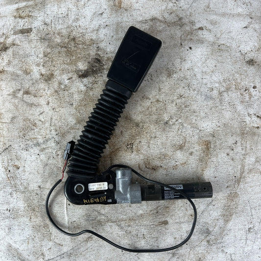 2004 BMW 330ci 325ci 325i 330i Front Right Passenger  Seat Belt Buckle Tensioner