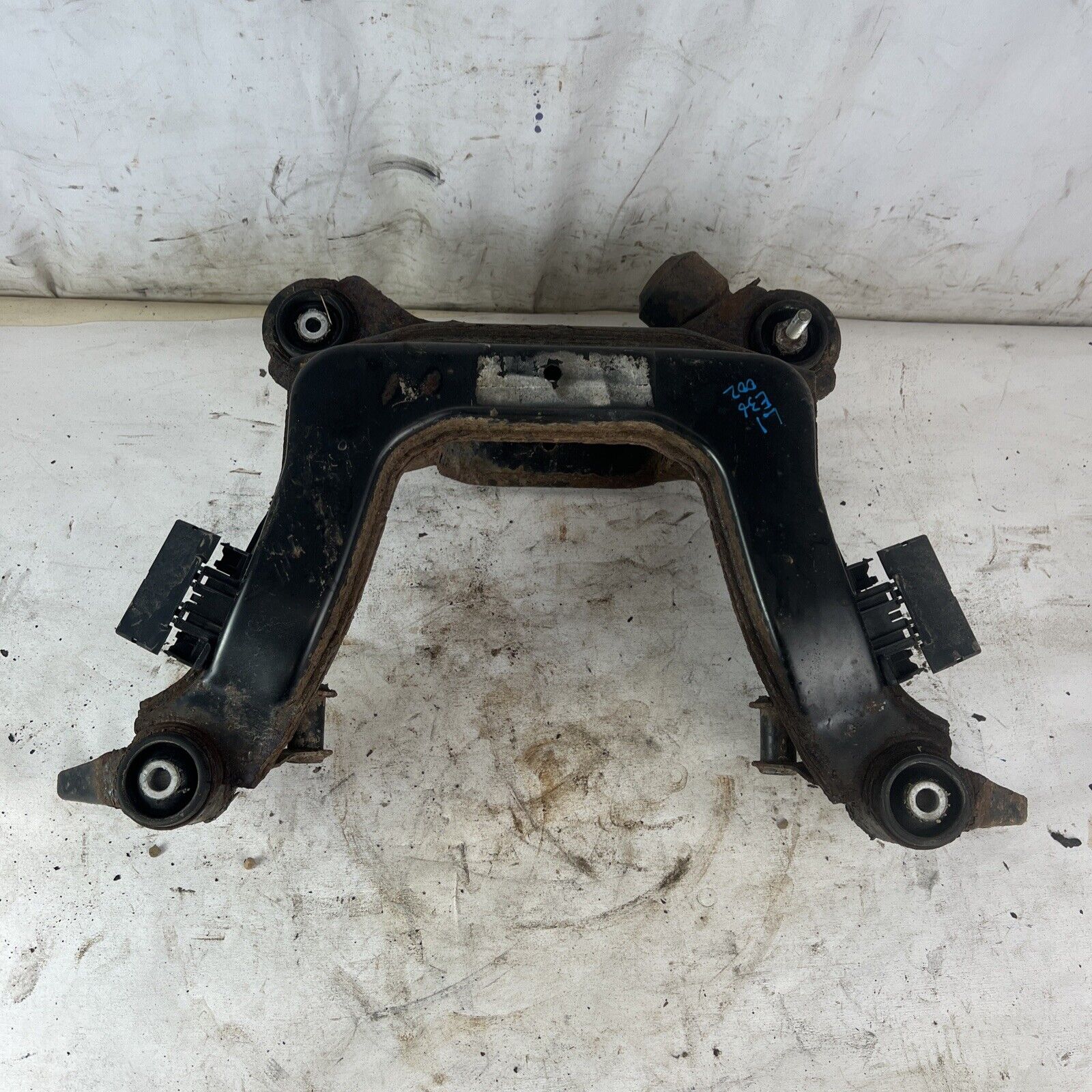 94-99 BMW E36 318 325 328  Rear Differential Subframe Suspension Crossmember #02