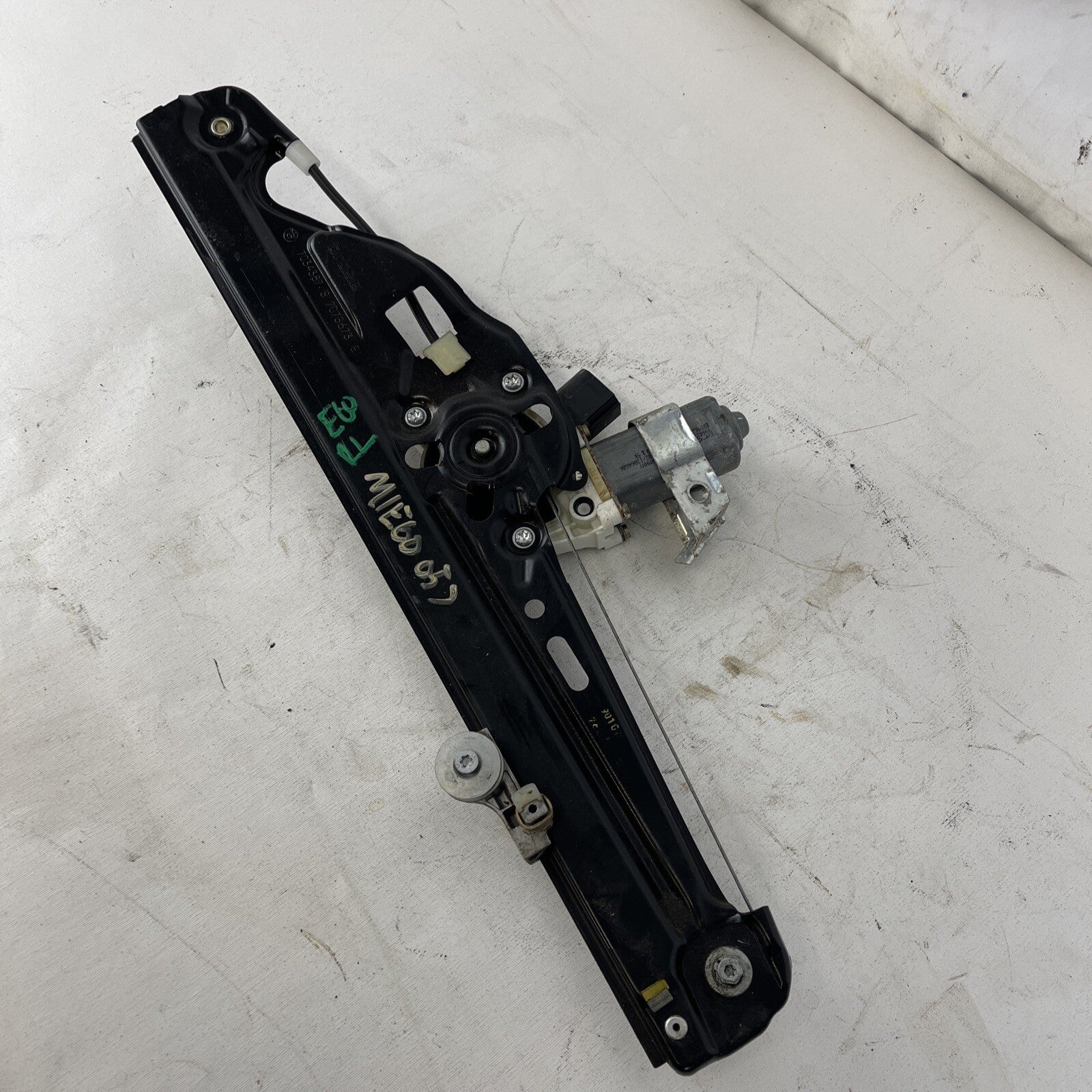 04-10 BMW 525i 528i 530i 535i 545i M5 (E60) LEFT REAR WINDOW REGULATOR w/ MOTOR