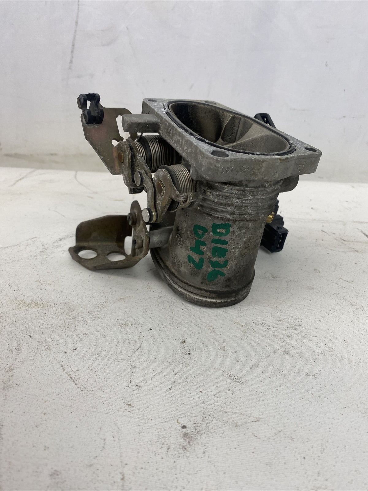 96 - 99 BMW E36/7 Z3 318I 1.9L M44 ENGINE THROTTLE BODY OEM
