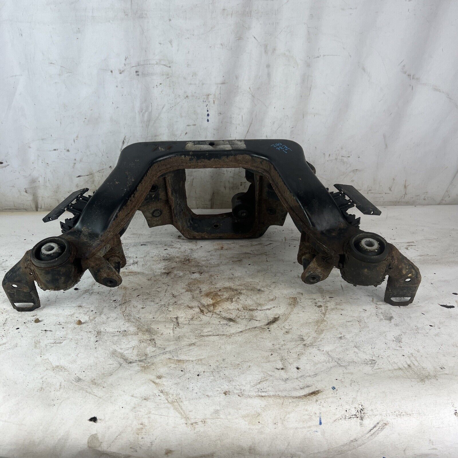 94-99 BMW E36 318 325 328  Rear Differential Subframe Suspension Crossmember #02