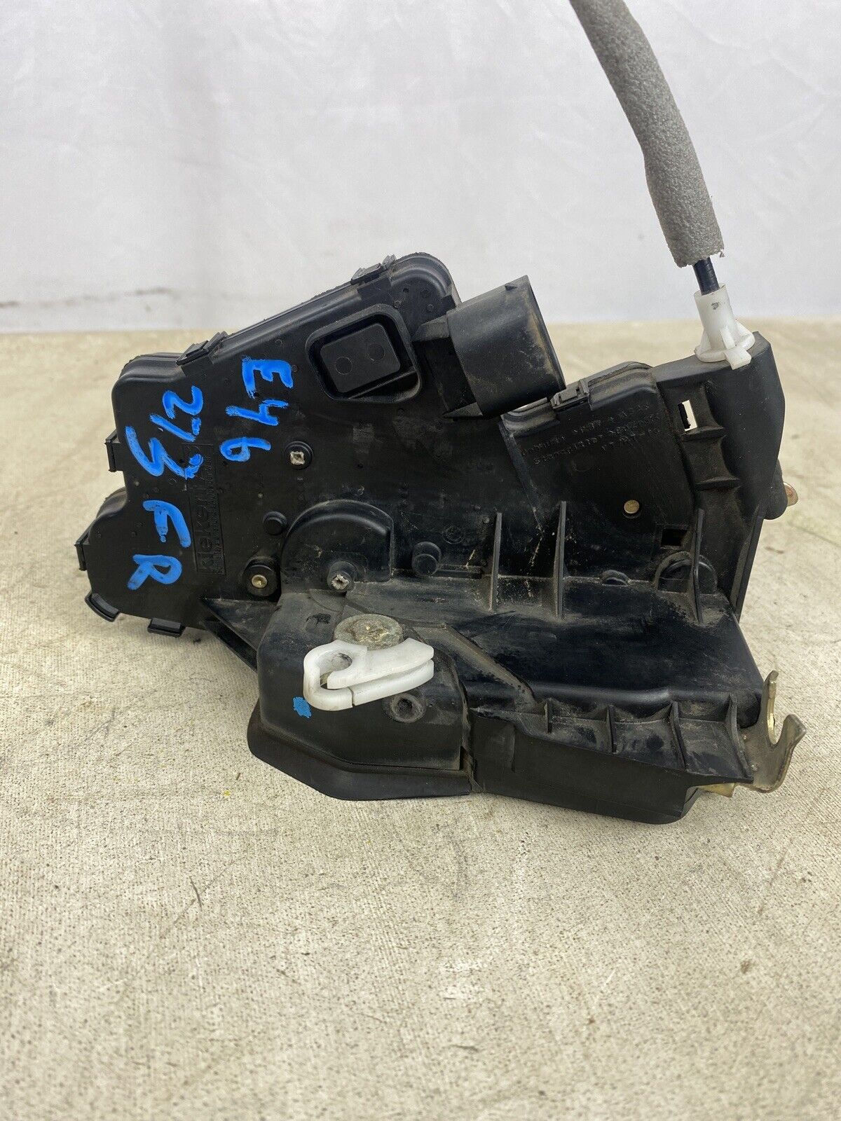 BMW E46 330i 325i SEDAN PASSENGER RIGHT FRONT DOOR LOCK ACTUATOR 7011244 OEM