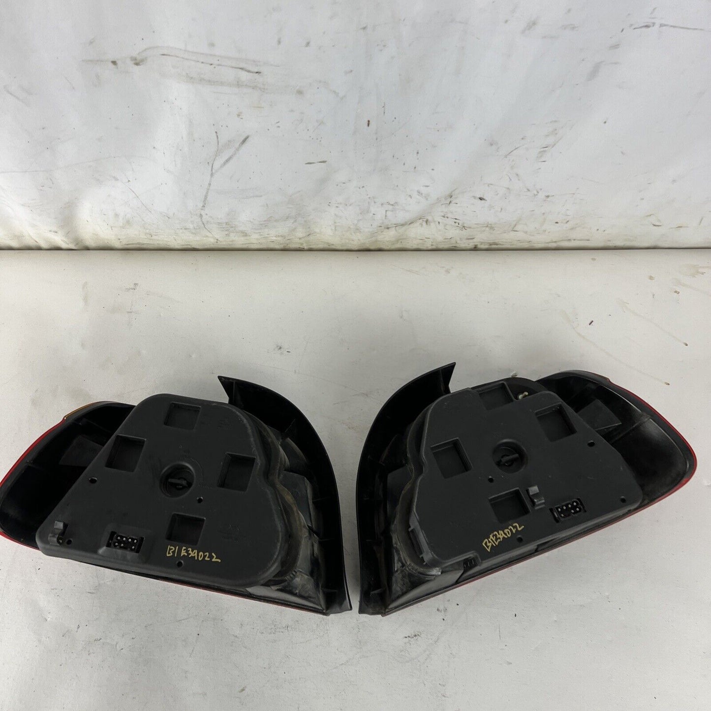 97-00 BMW E39 540i 528i PAIR REAR BRAKE TAIL LIGHT LAMPS OEM 8358033