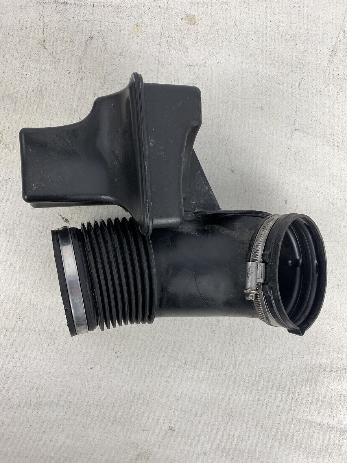 06-13 BMW E82 E88 E90 E91 E92 E93 E84 AIR INTAKE DUCT TUBE 7536004 OEM