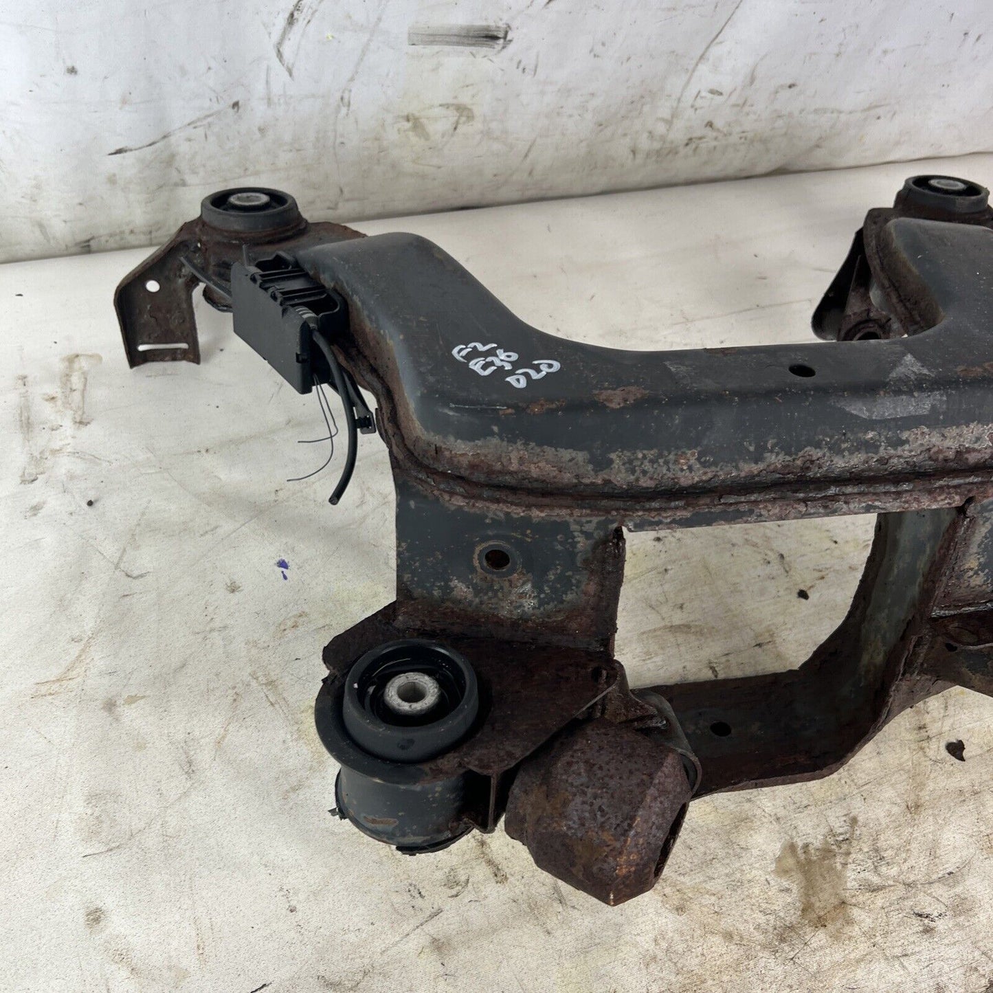 94-99 BMW E36 318 325 328  Rear Differential Subframe Suspension Crossmember #20