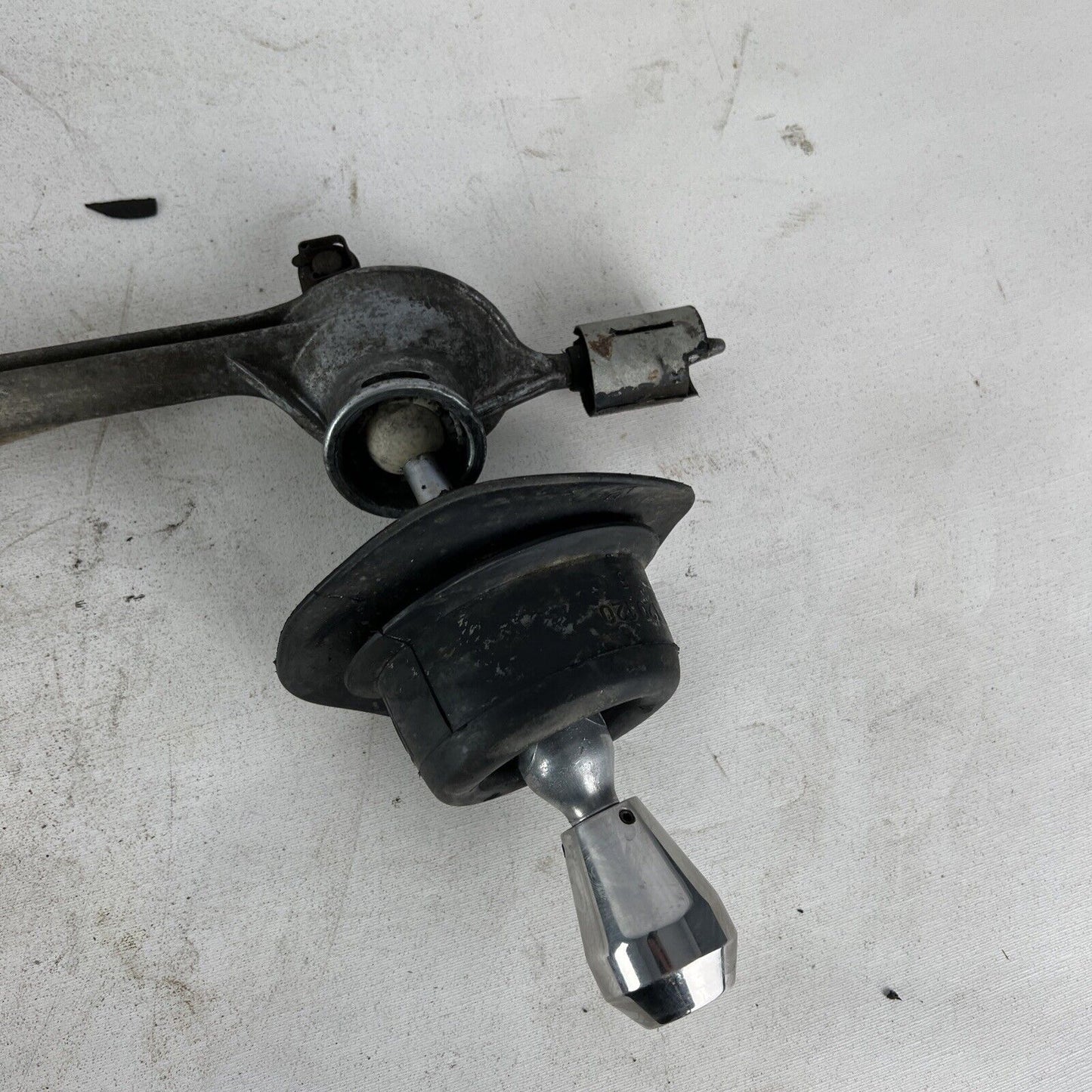 1999 2000 2001 2002 BMW 528I 530I E39 Manual Shift Linkage Shifter - 25111222724