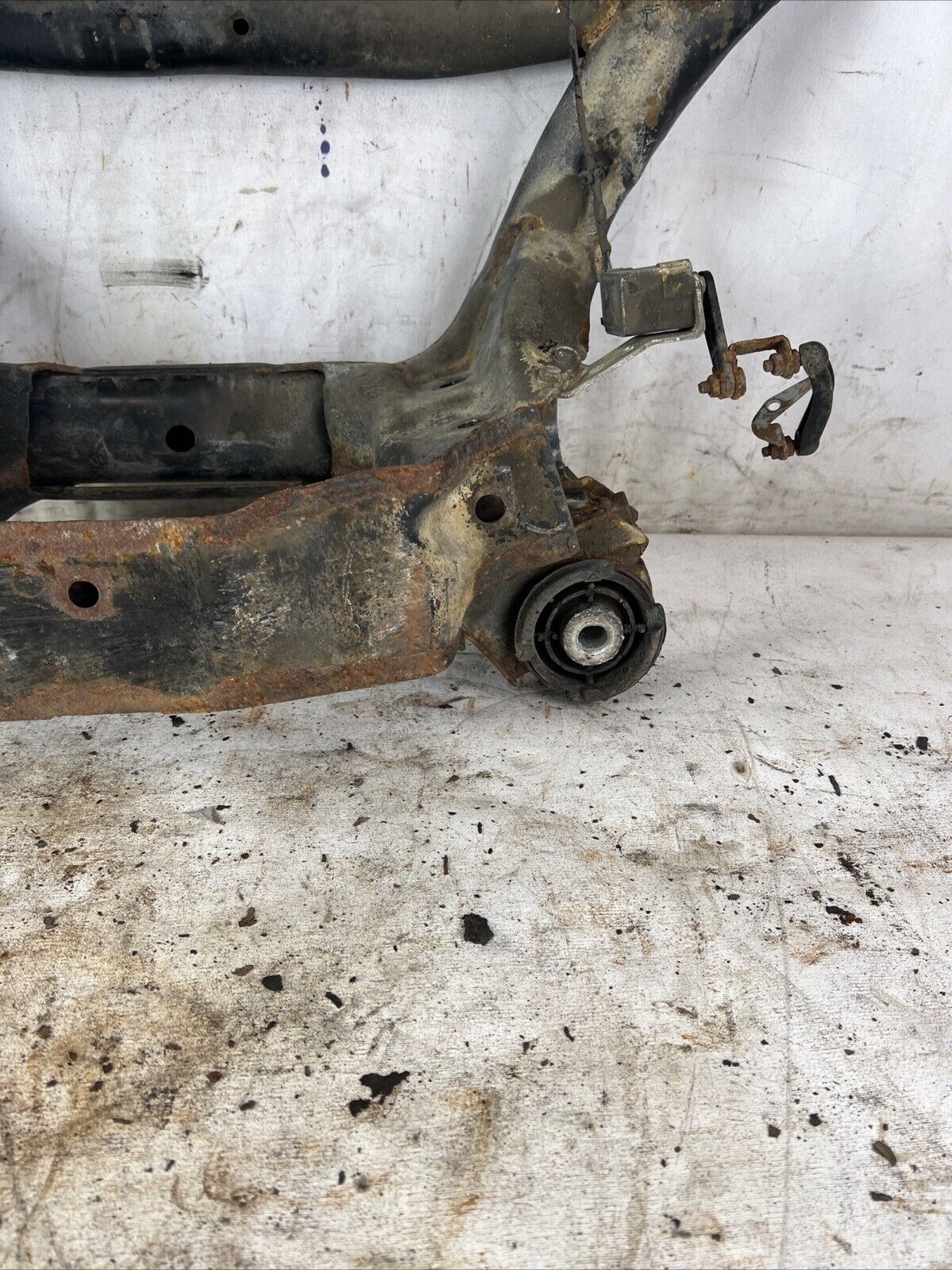 ☑️01-06 BMW E46 325Ci 325i Rear Suspension Axle Differential Subframe Cradle OEM