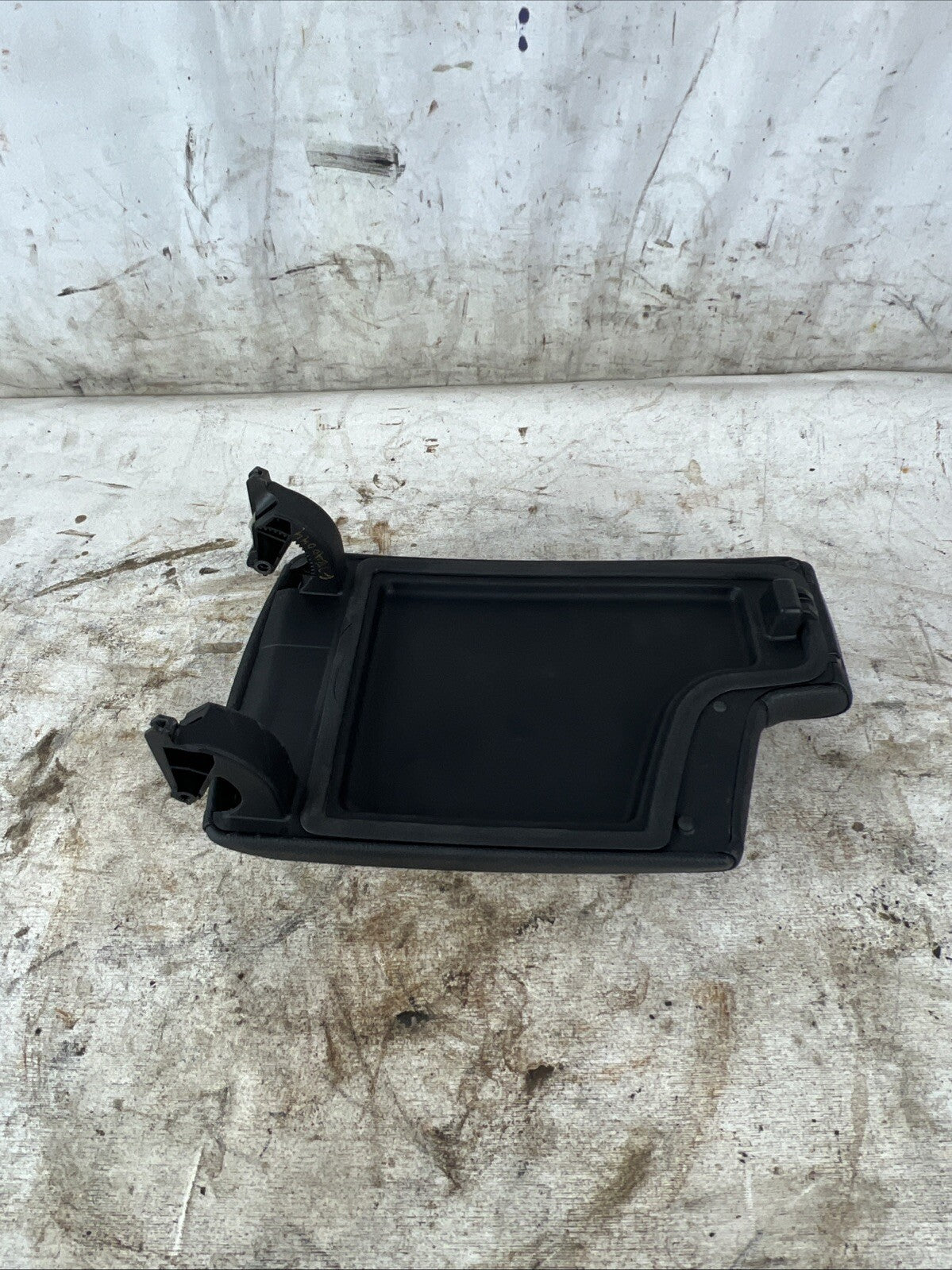 2007- 2008 BMW 328I 3 SERIES CENTER CONSOLE LID ARMREST 7137552 BLACK OEM