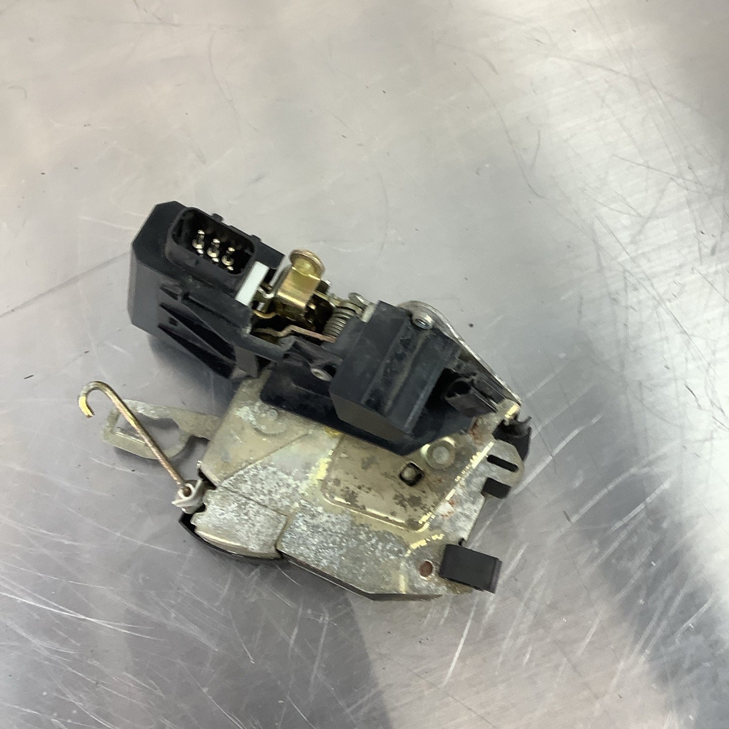 E36 Front RIGHT Door LATCH Lock Actuator Sedan 325 318 328 93 94 95 96 97 98 4D