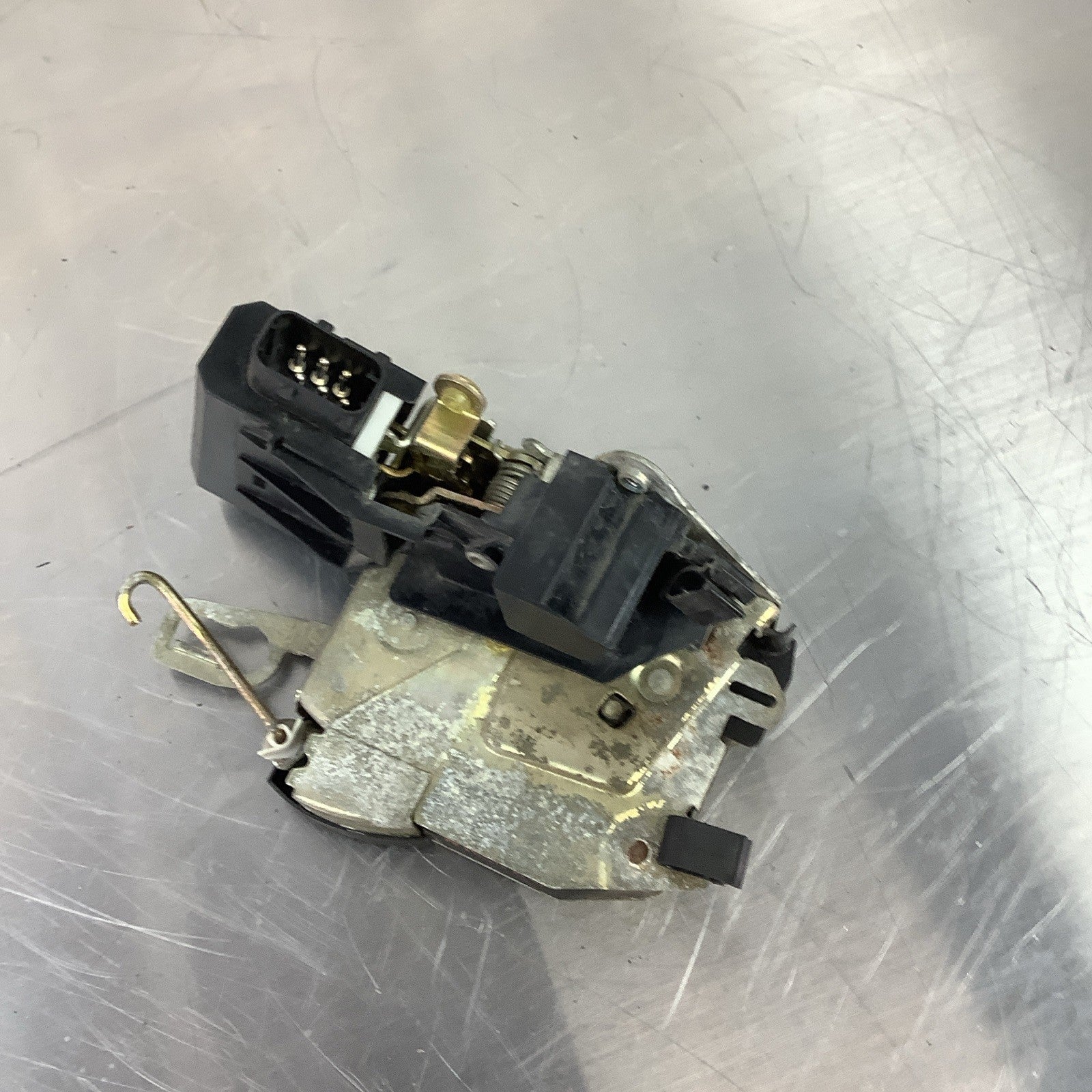 E36 Front RIGHT Door LATCH Lock Actuator Sedan 325 318 328 93 94 95 96 97 98 4D