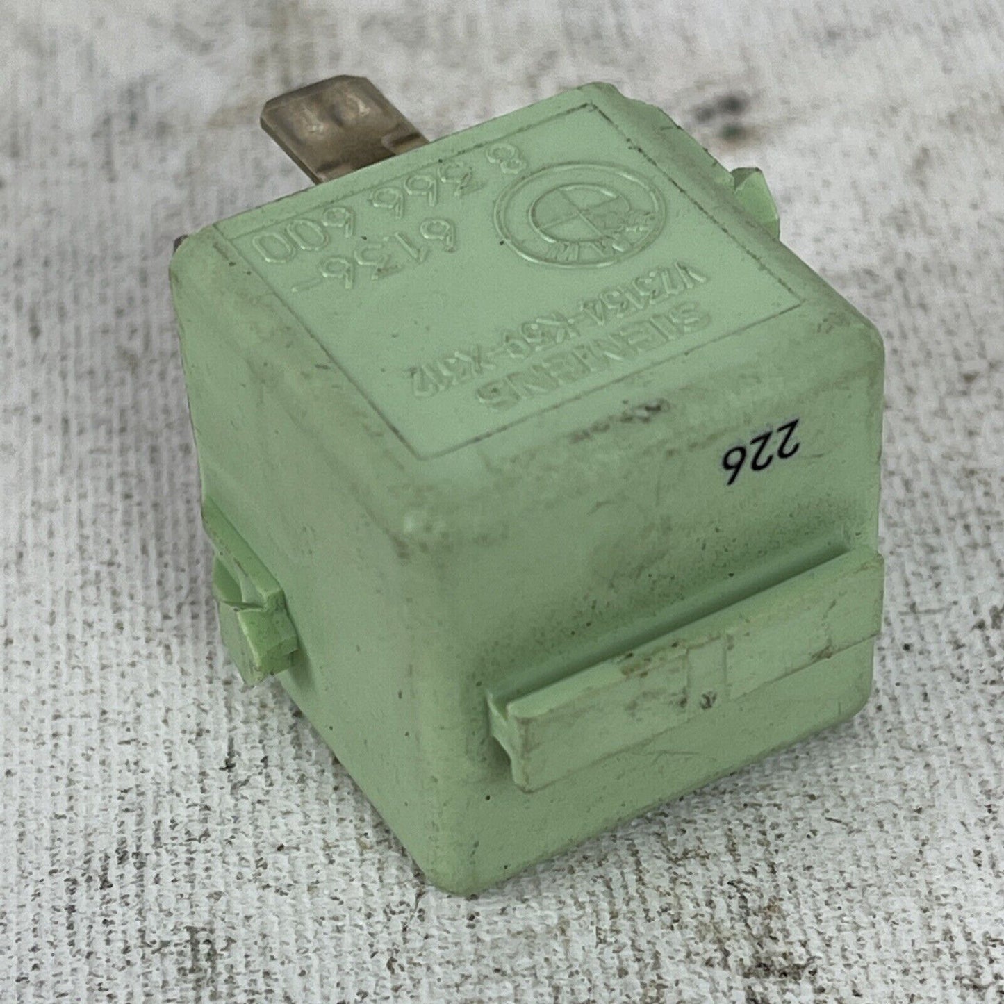 BMW Siemens RELAY V23134-K59-X222 61.36-8 366 600