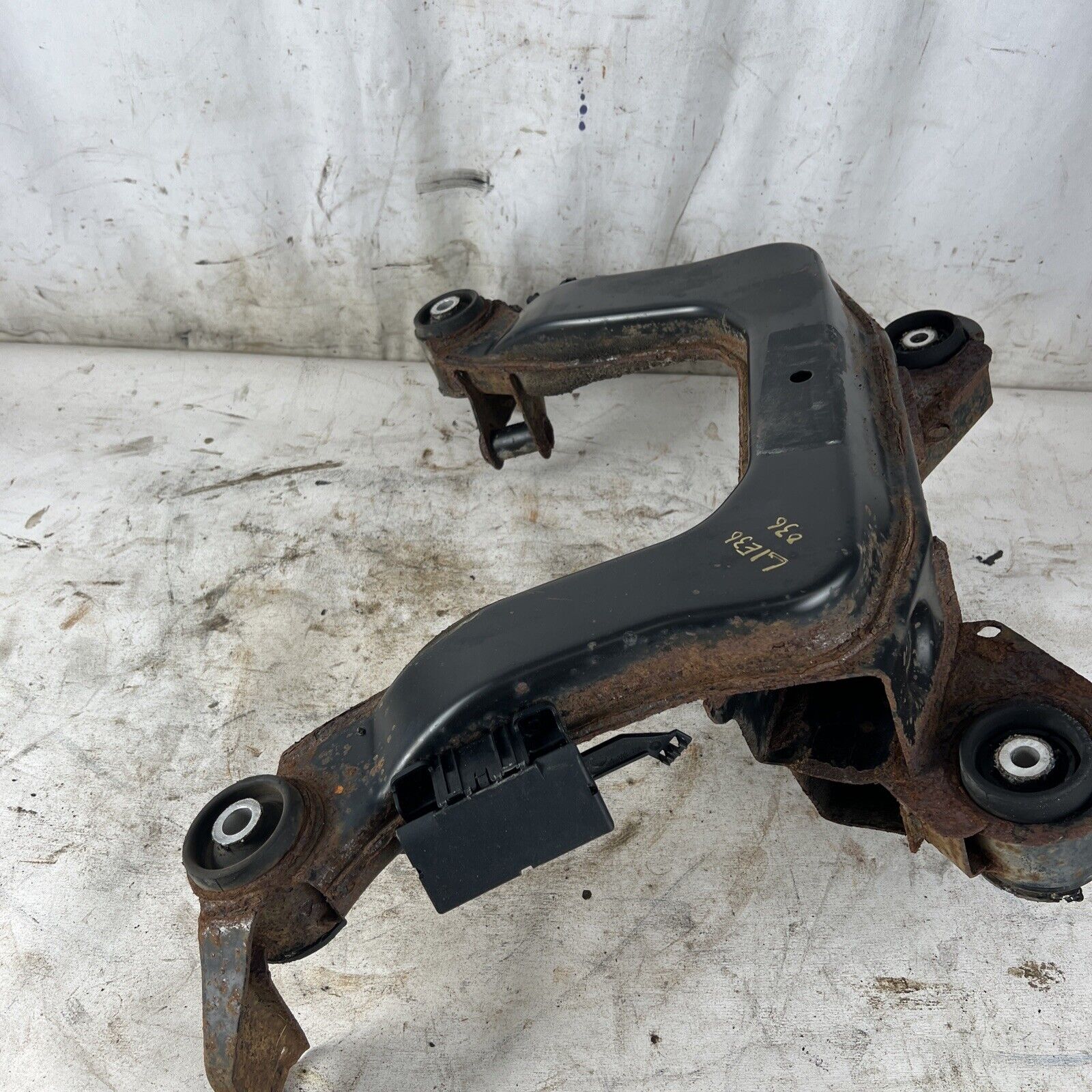 BMW E36 318 320 323 325 328 Rear Axle Carrier Differential Housing Subframe #036