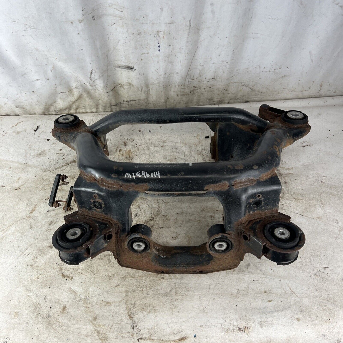 REAR AXLE DIFFERENTIAL DIFF CARRIER SUBFRAME BMW E46 325XI 330XI AWD 4WD CROSS