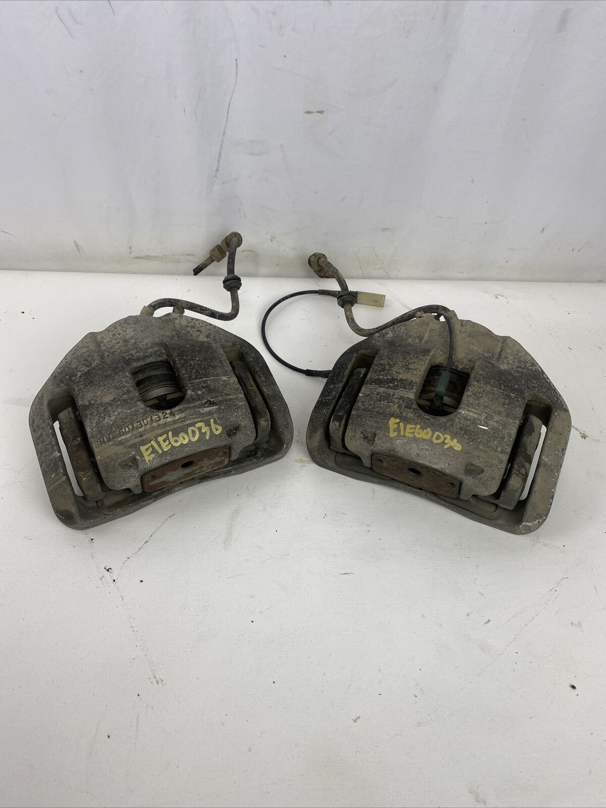 BMW E60 525i 530i 528i 04-10 Brake Caliper Left Right Front OEM SET TWO