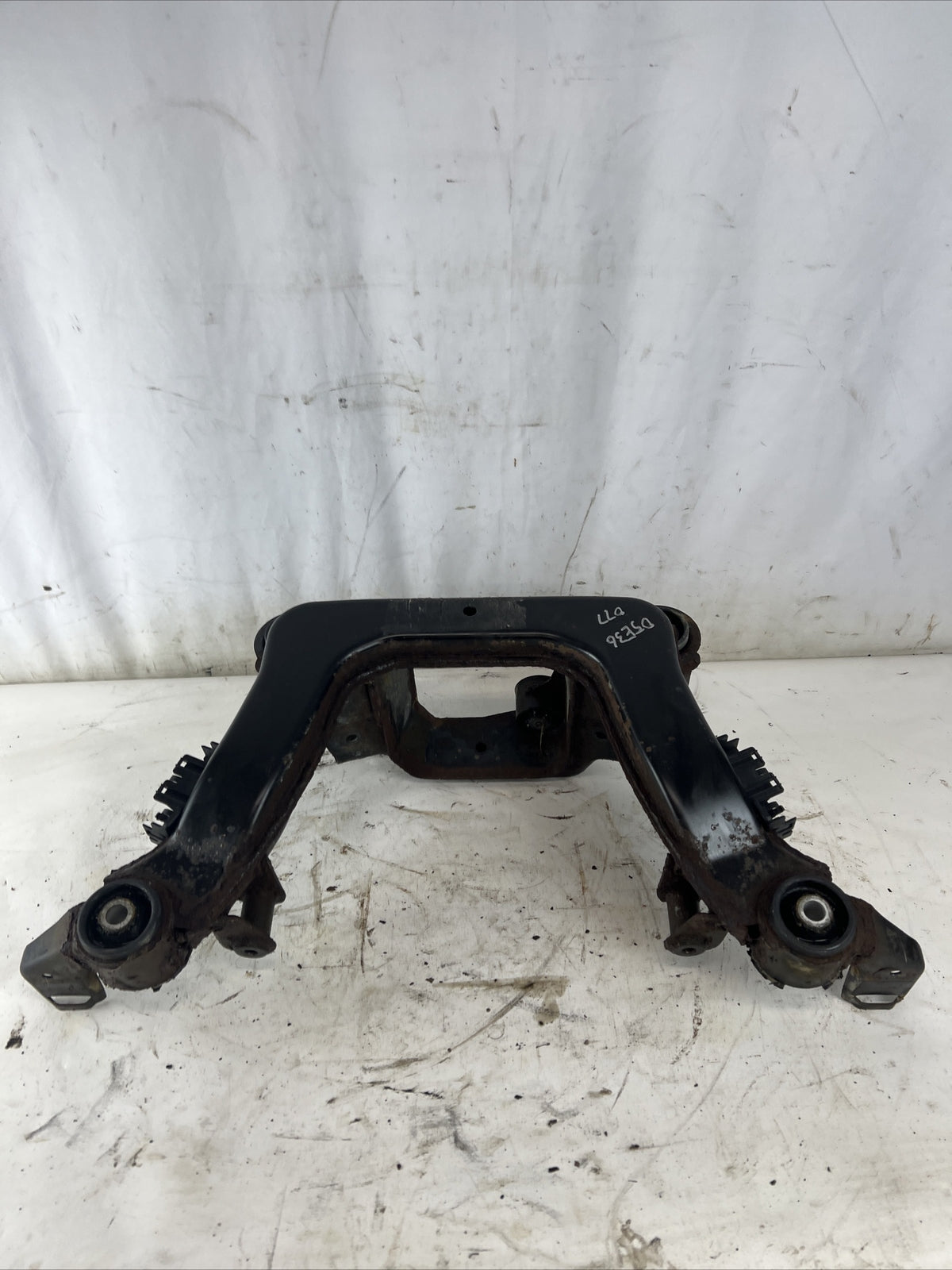 BMW E36 318 320 323 325 328 Rear Axle Carrier Differential Housing Subframe #D07