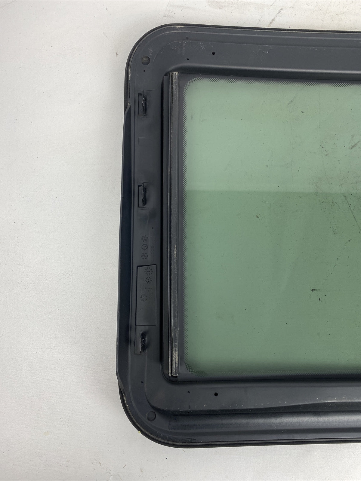2004-2010 BMW E60 M5 550i 545i 530i 525i Sunroof Sliding Glass Window OEM
