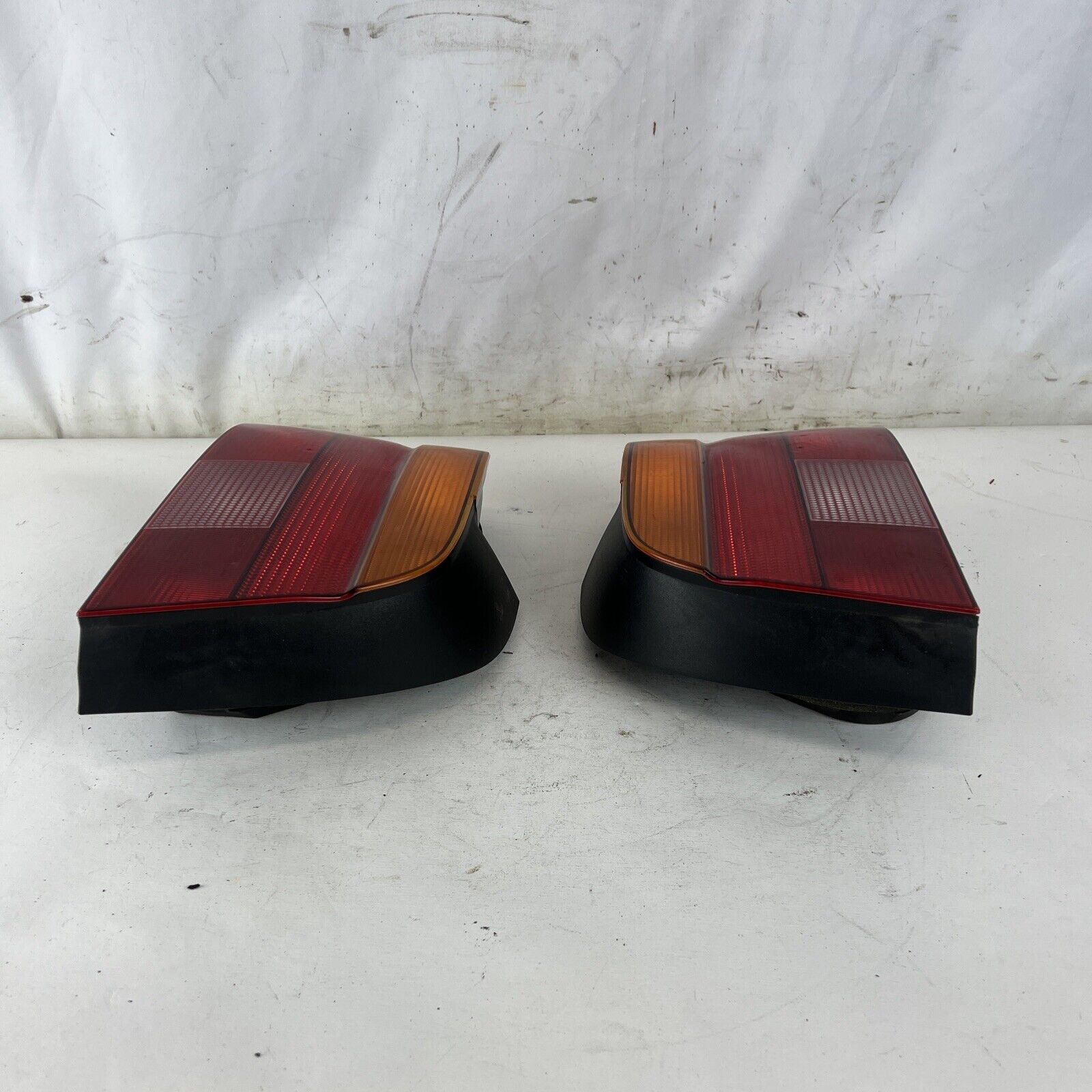 97-00 BMW E39 540i 528i PAIR REAR BRAKE TAIL LIGHT LAMPS OEM 8358033