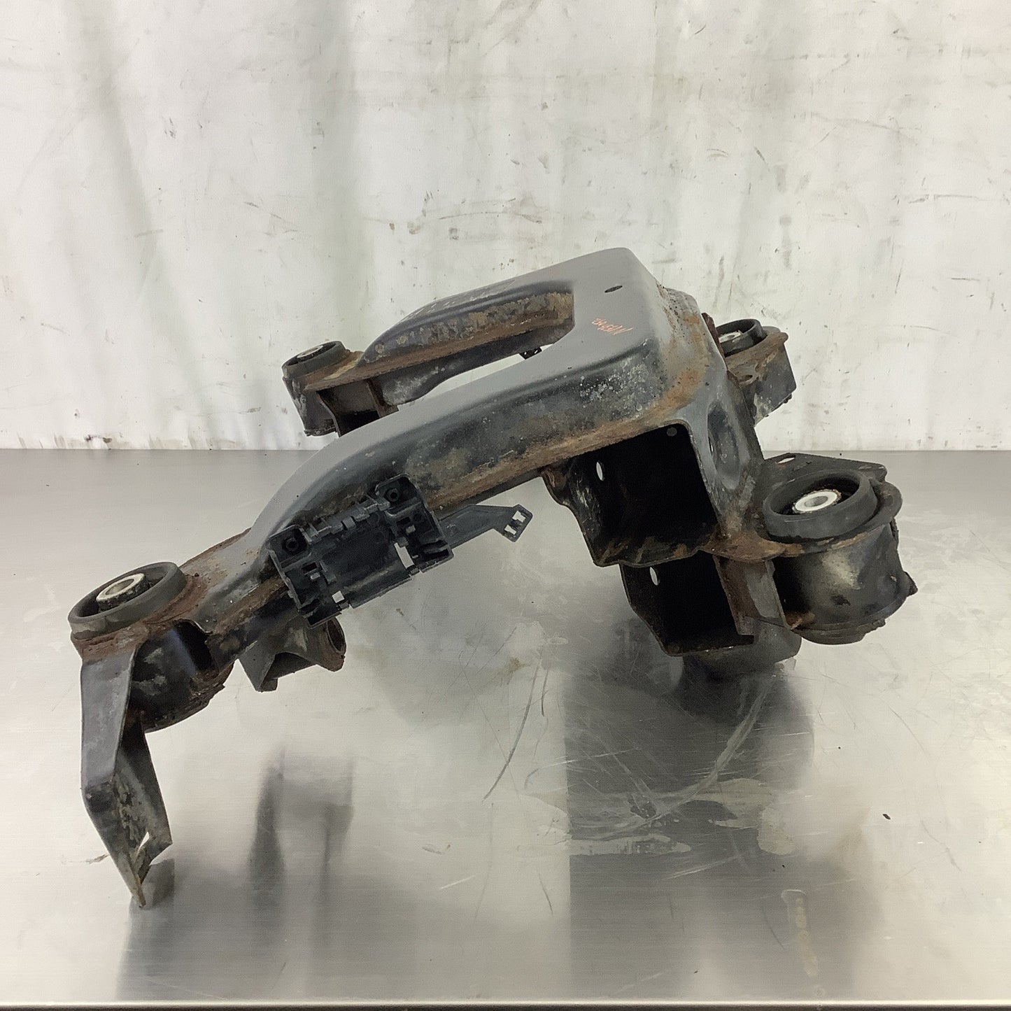 BMW E36 318 320 323 325 328 Rear Axle Carrier LSD Differential Housing Subframe