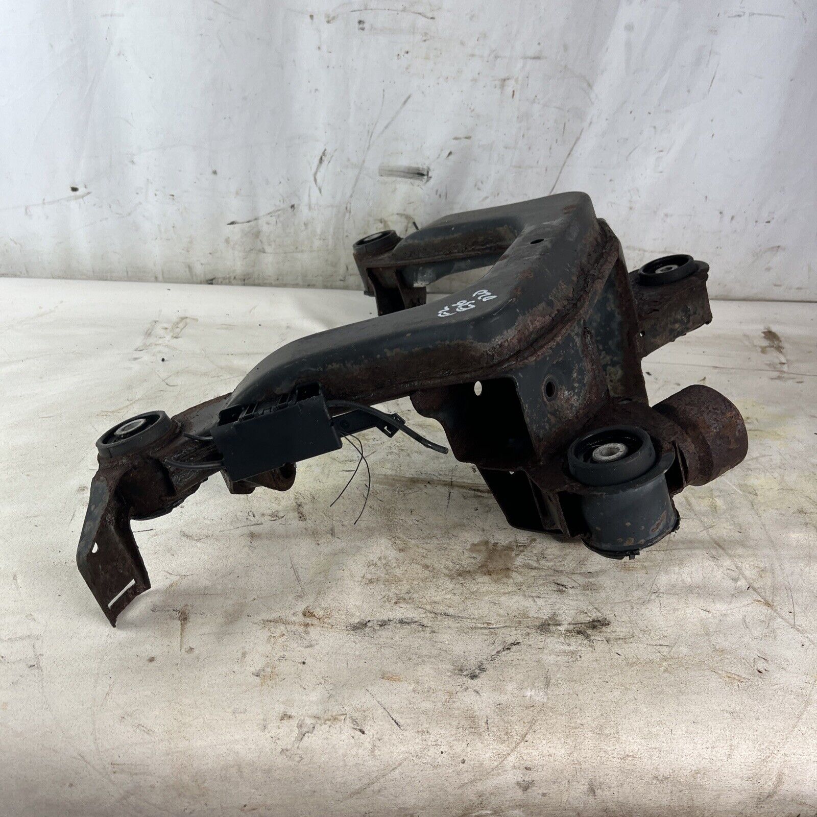 94-99 BMW E36 318 325 328  Rear Differential Subframe Suspension Crossmember #20