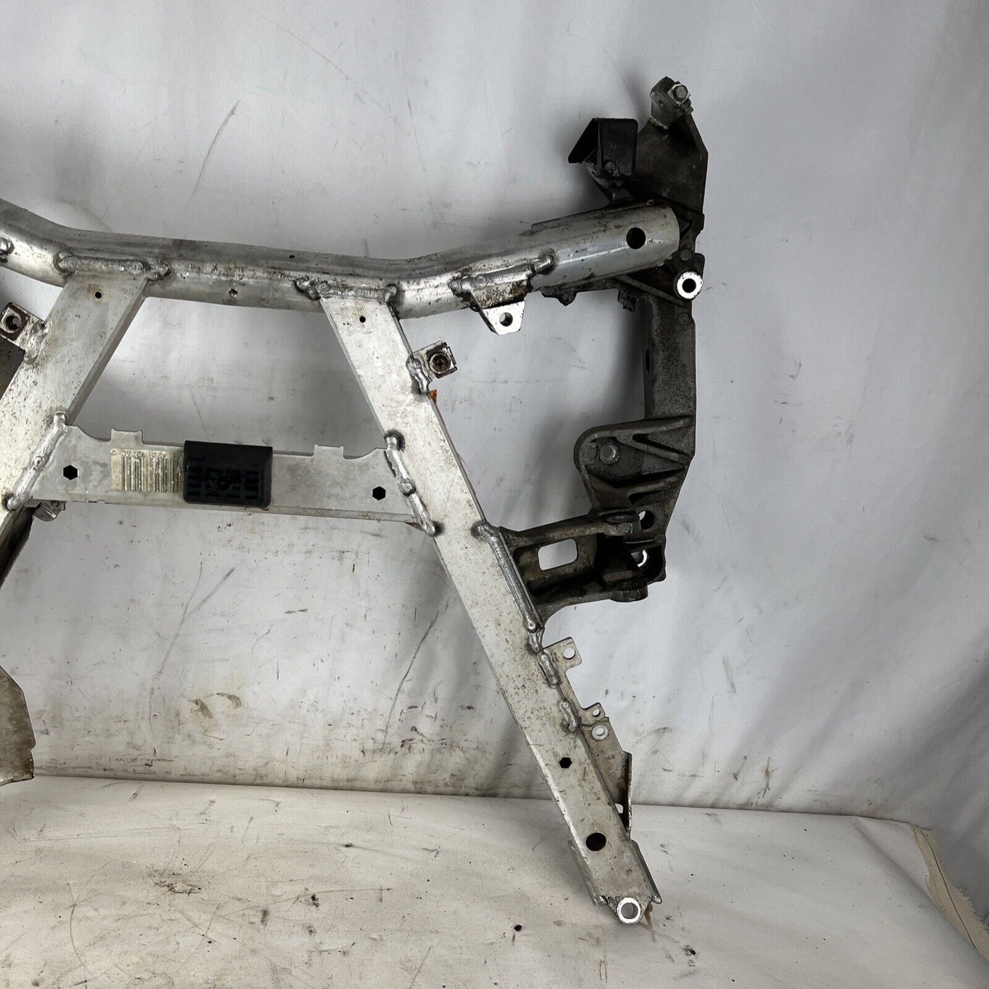 97-00 BMW 528I E39 2.8L L6 SUSPENSION CROSSMEMBER SUBFRAME ENGINE CRADLE OEM