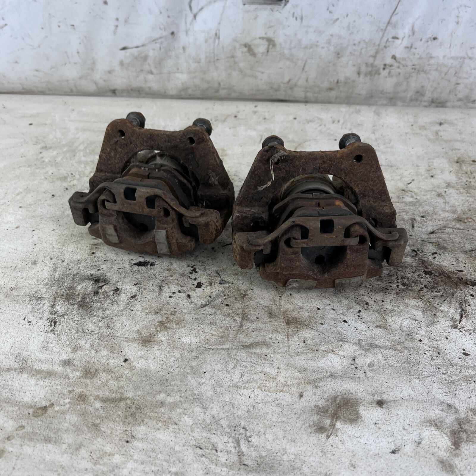 2001-2006 Genuine BMW E46 330i 330ci 330xi BRAKE CALIPERS REAR RIGHT & LEFT OEM