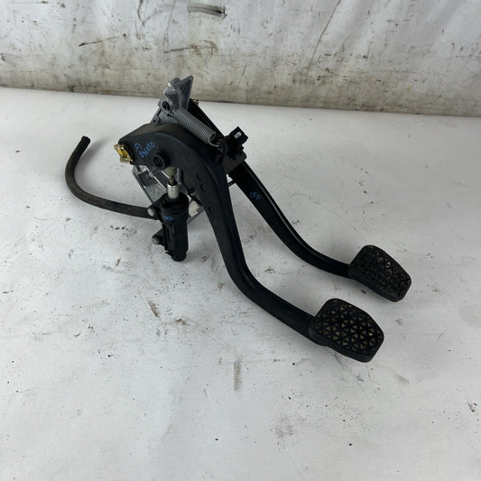 Bmw E46 3 Series MANUAL PEDAL ASSEMBLY / Clutch Pedal Assembly 323i 325i 330i M3