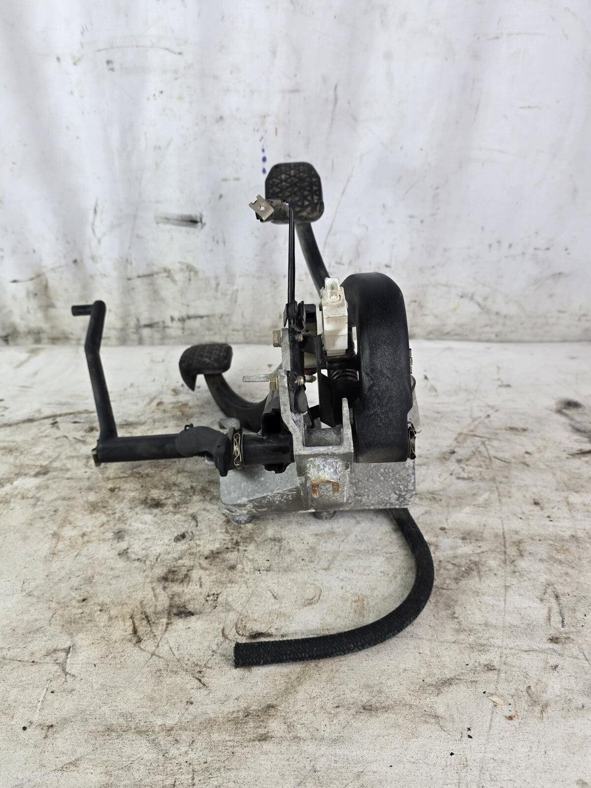 BMW E39 5-Series Manual Trans Clutch Pedal Assembly Swap w Master 1998-2000 USED