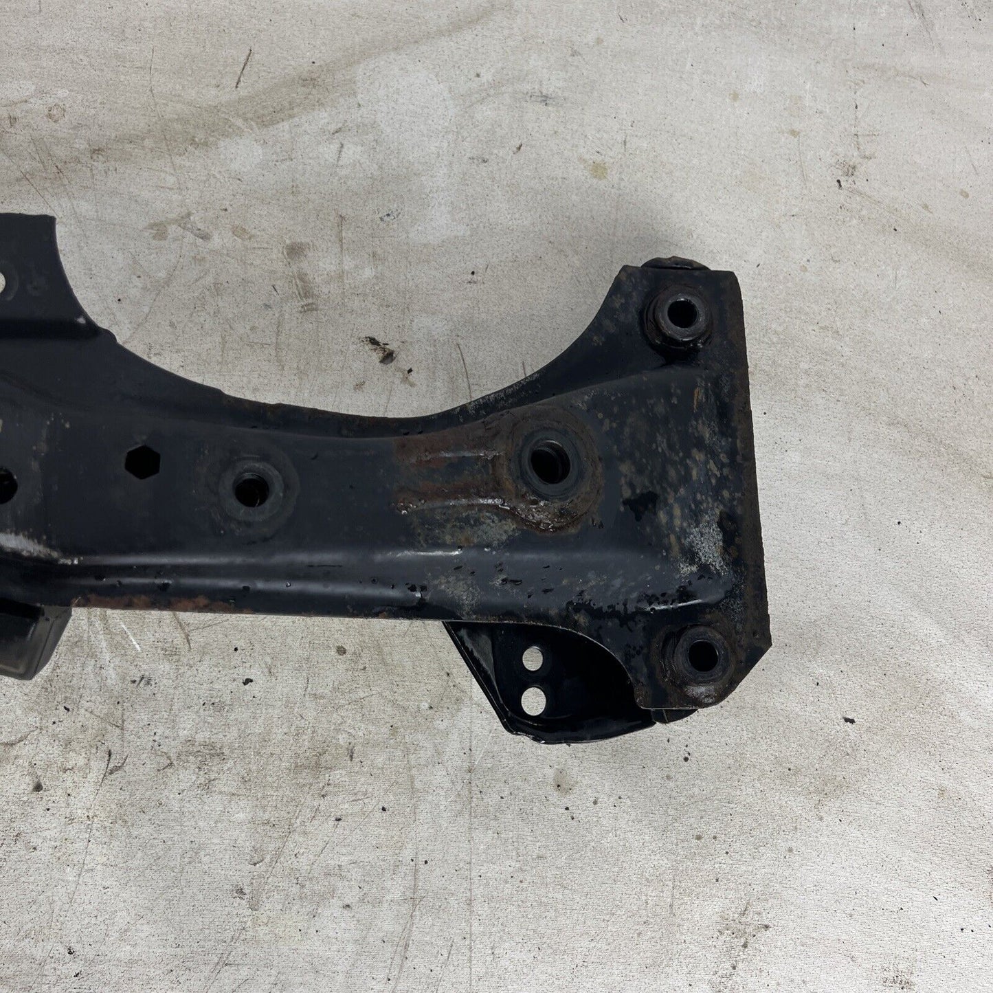 BMW E46 323 325 330 Front Subframe Support Bracket Mounting Cradle OEM