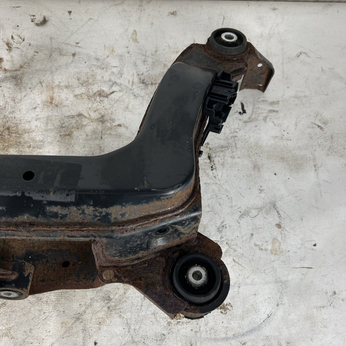 BMW E36 318 320 323 325 328 Rear Axle Carrier Differential Housing Subframe #036