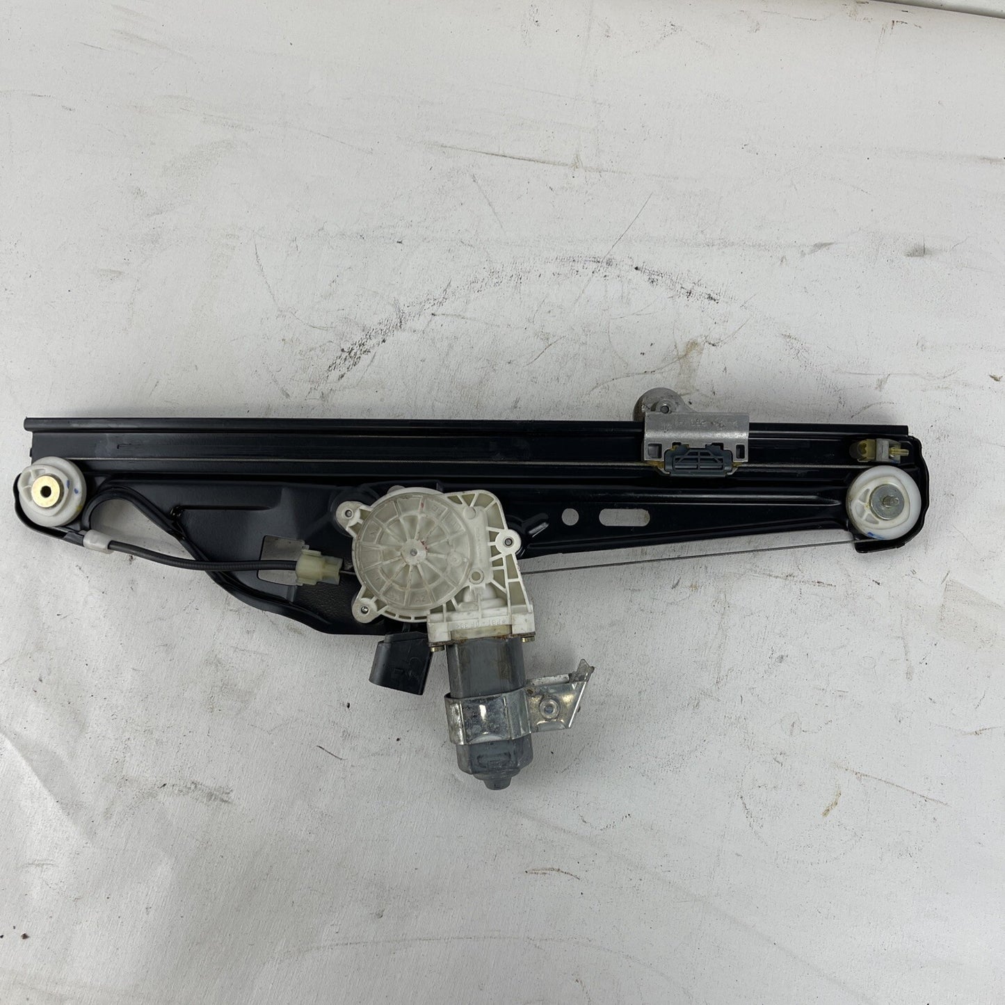 04-10 BMW 525i 528i 530i 535i 545i M5 (E60) LEFT REAR WINDOW REGULATOR w/ MOTOR