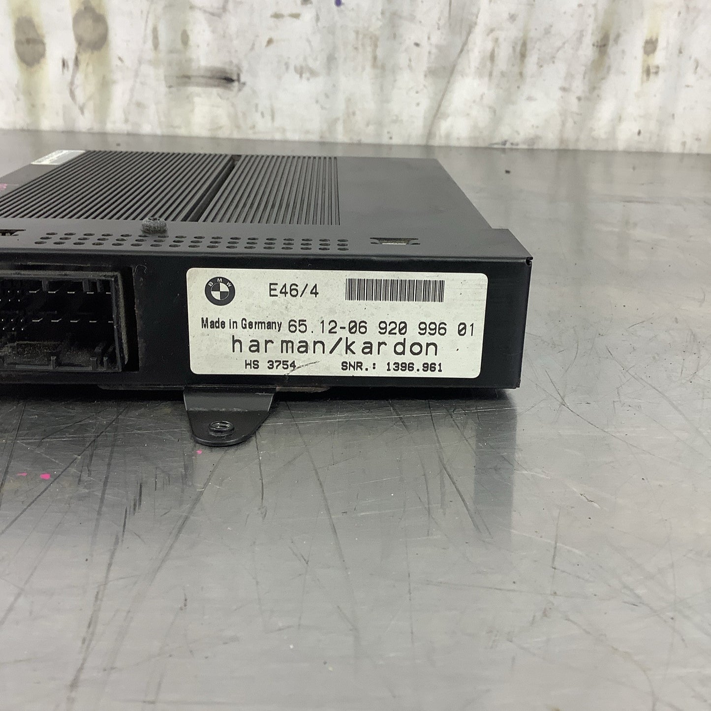 BMW OEM E46 99-06 SEDAN HARMAN KARDON HIFI AMPLIFIER AMP TRUNK 65136920996