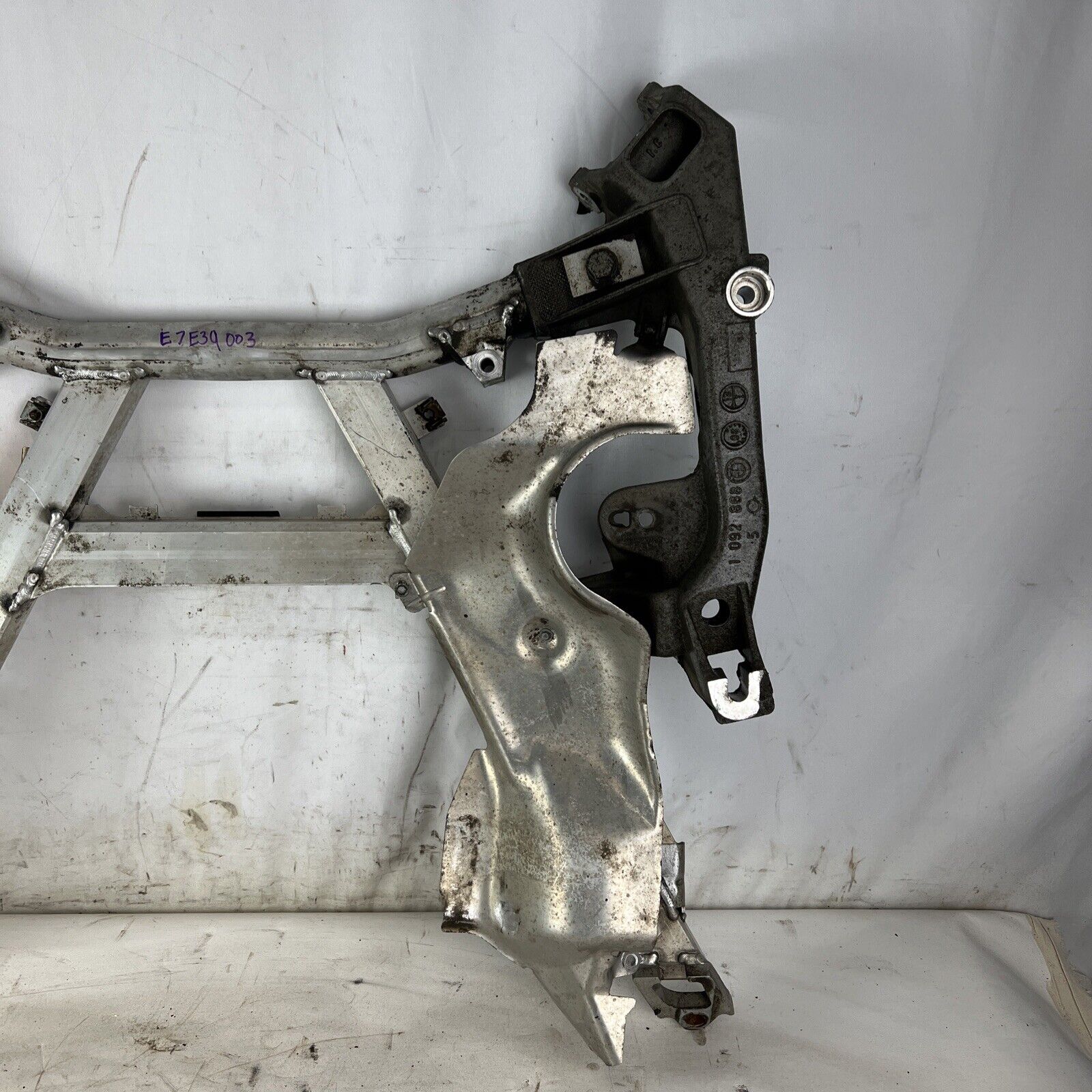 97-00 BMW 528I E39 2.8L L6 SUSPENSION CROSSMEMBER SUBFRAME ENGINE CRADLE OEM