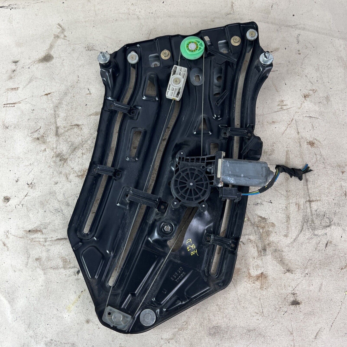 2000-05 BMW E46 3-SERIES CONVERTIBLE DRIVER REAR WINDOW REGULATOR 8215273