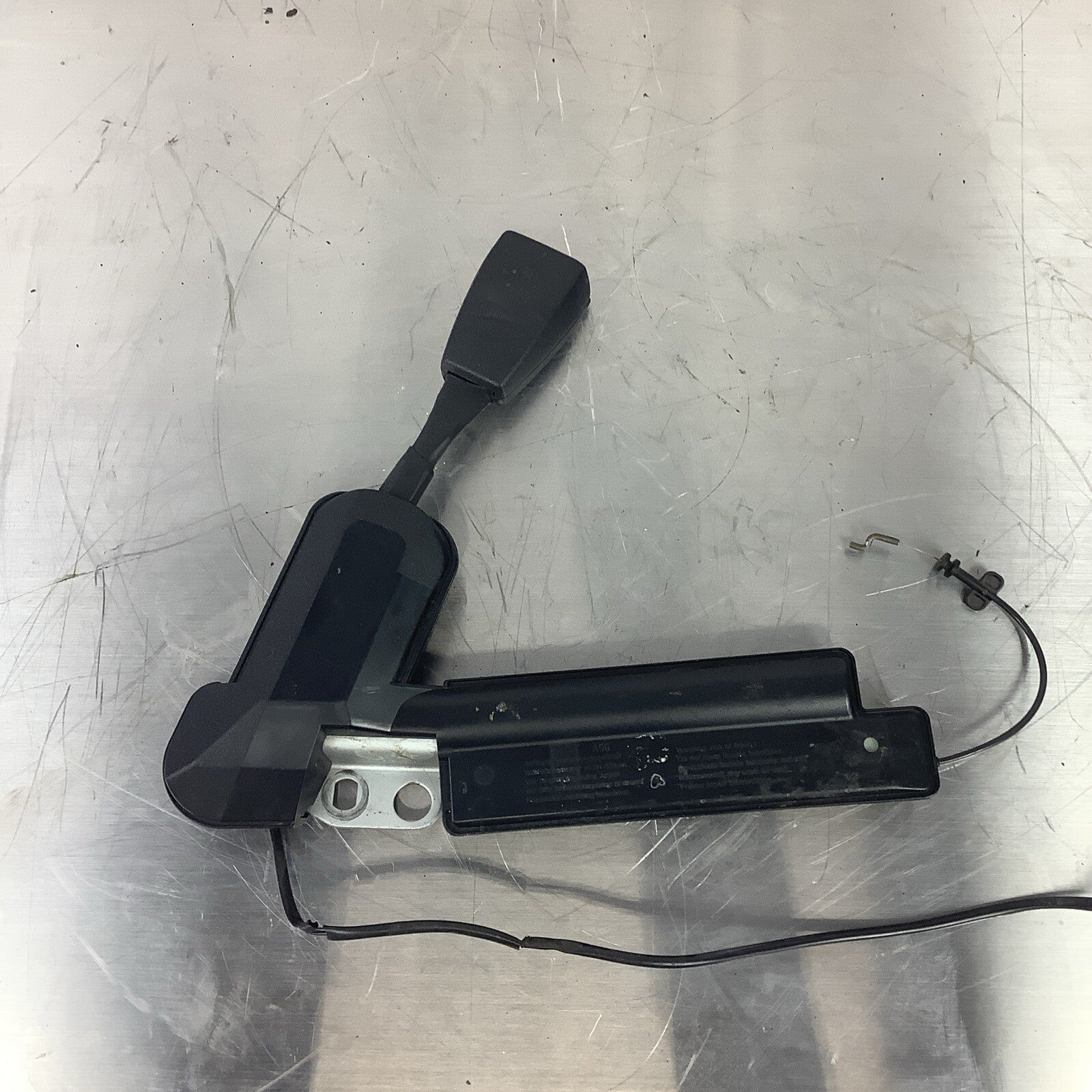 8164935; BMW 318i 325 328 E36 Sedan OEM Front Drivers Seat Belt Buckle 1992-98