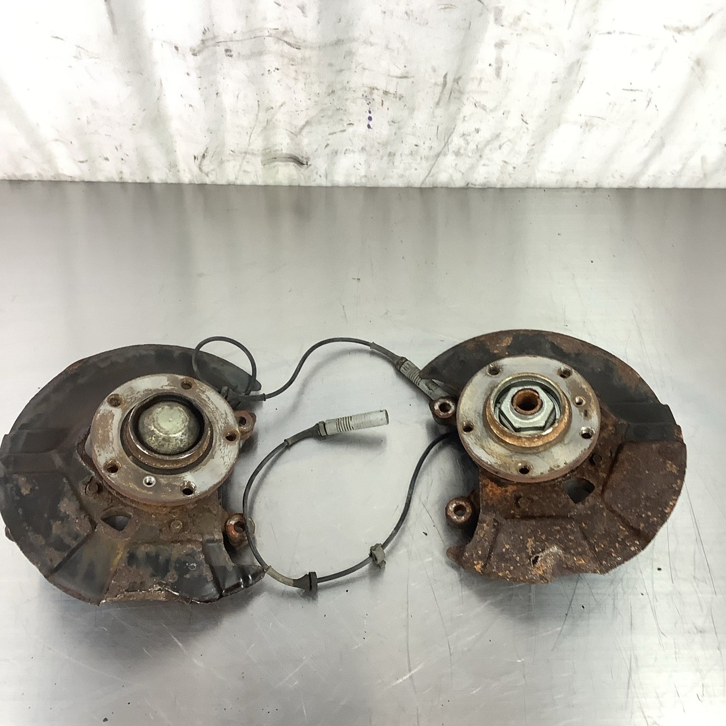 BMW E36 318 323 325 328 FRONT PASSENGER & DRIVER WHEEL HUB KNUCKLE SPINDLE #073