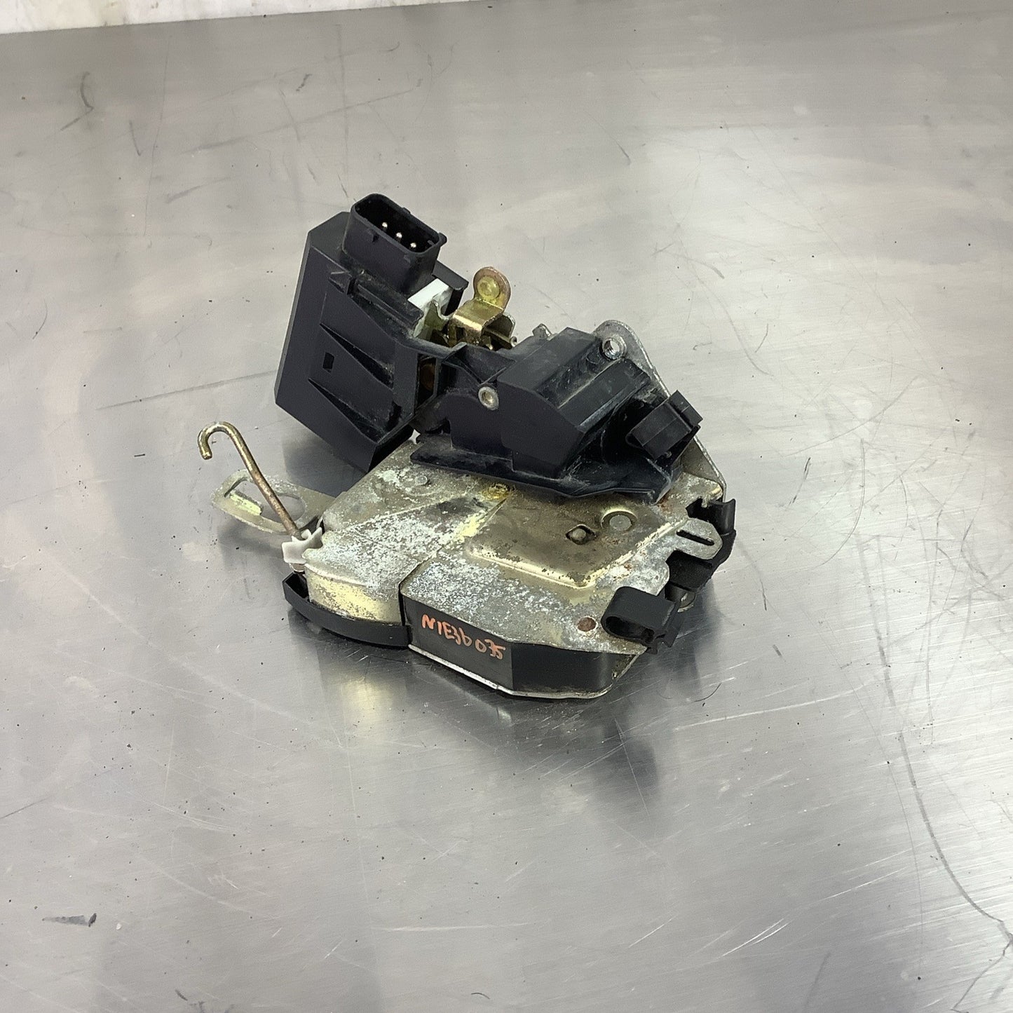 E36 Front RIGHT Door LATCH Lock Actuator Sedan 325 318 328 93 94 95 96 97 98 4D