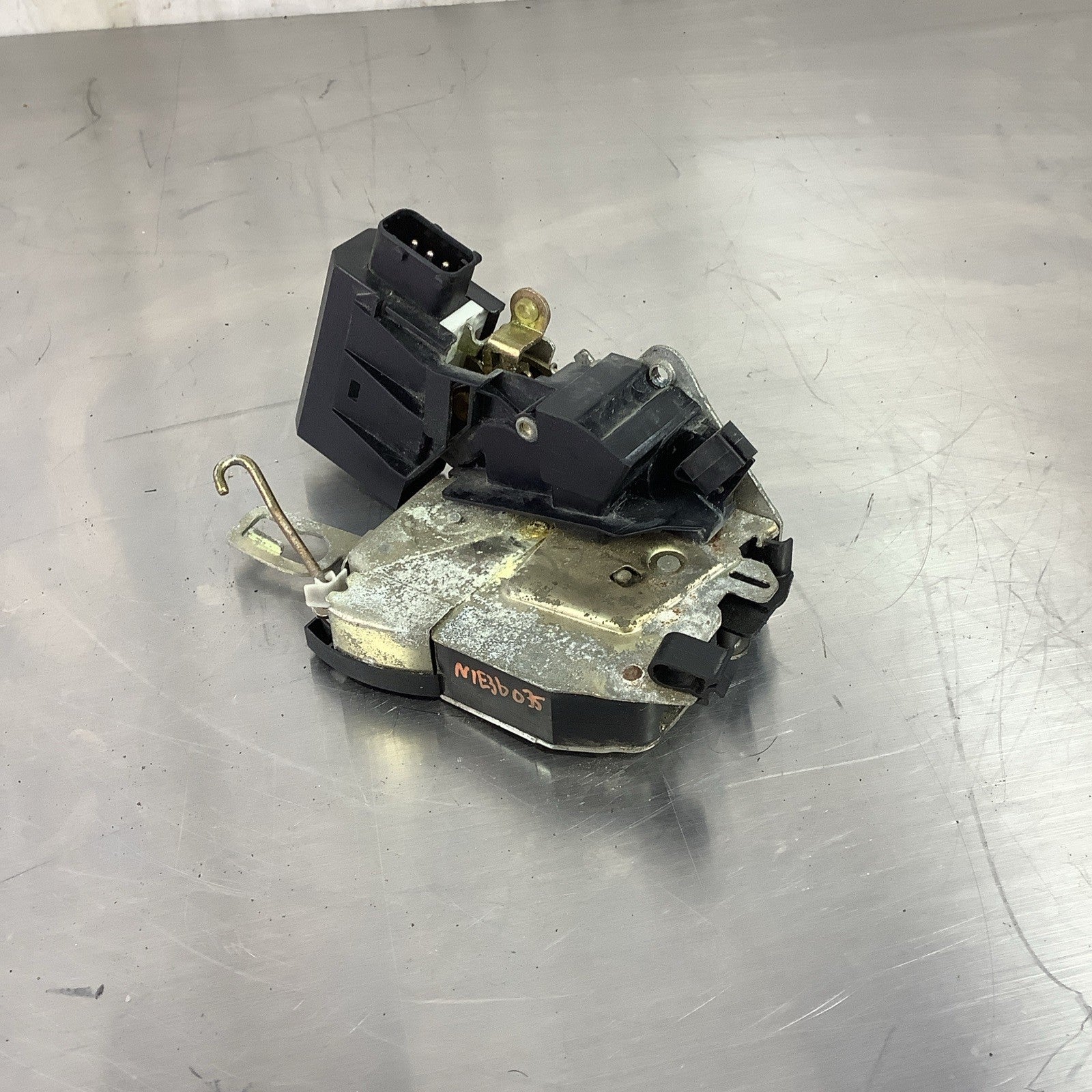 E36 Front RIGHT Door LATCH Lock Actuator Sedan 325 318 328 93 94 95 96 97 98 4D